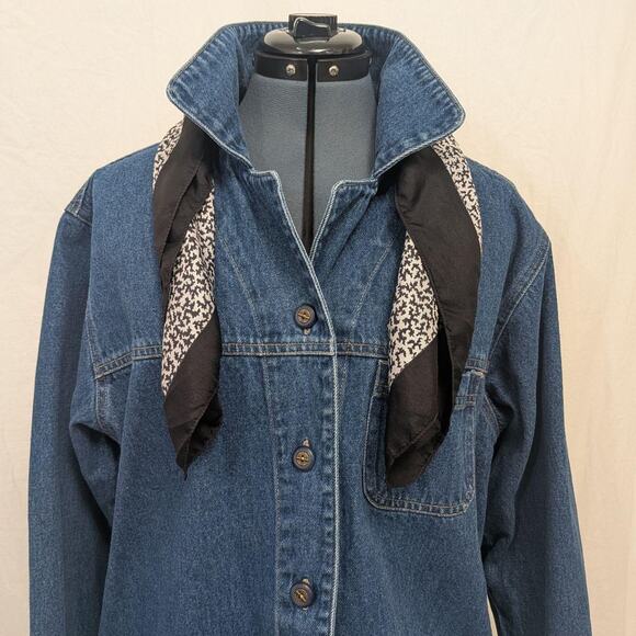 Liberty black and white patterned scarf - Picture 2 of 4